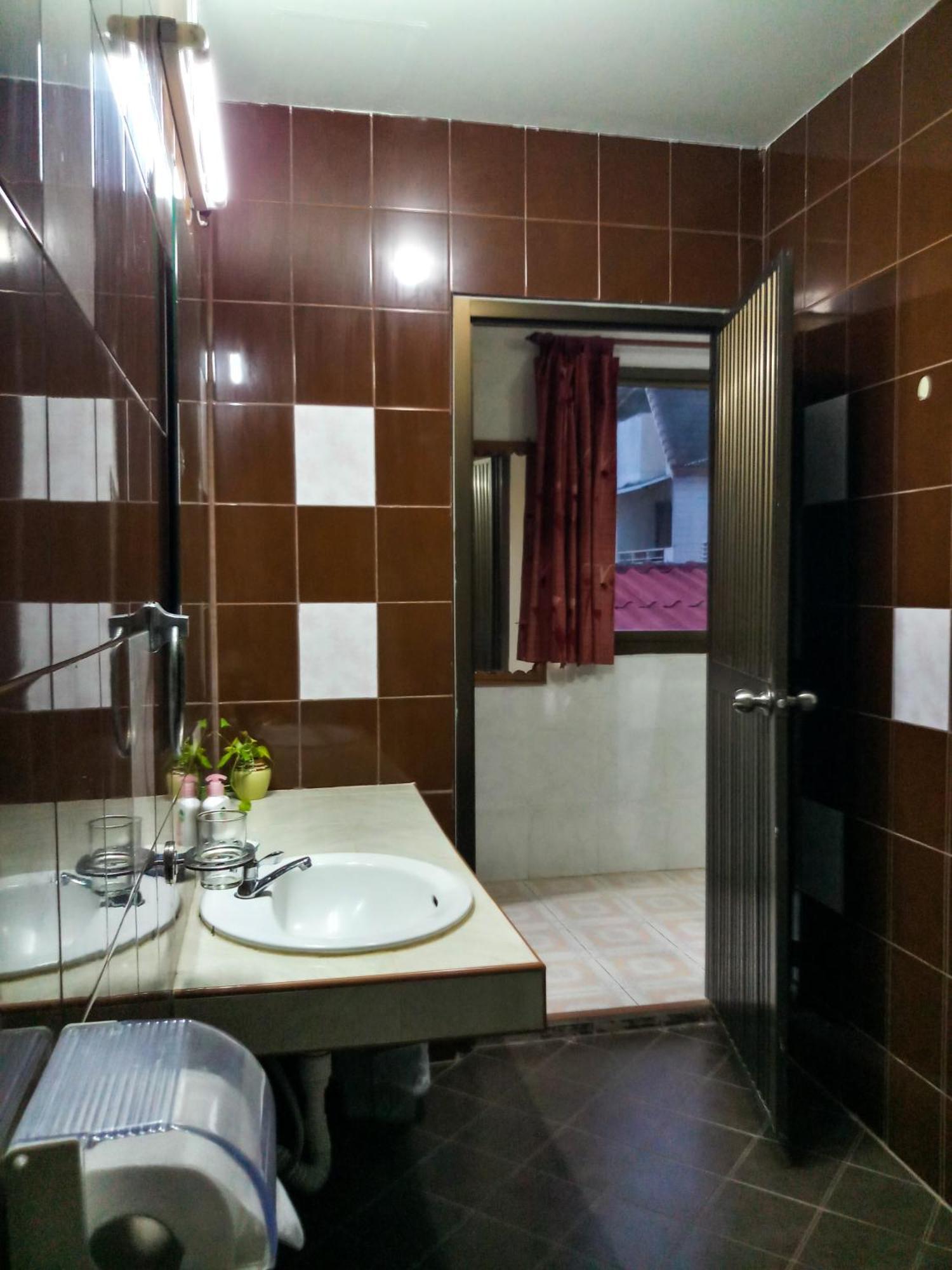 Kata Lina Guesthouse エクステリア 写真